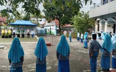 Kepolisian Resor Sampang Menjadi Pembina Dalam Upacara Bendera SMP Muhammadiyah 1 Sampang